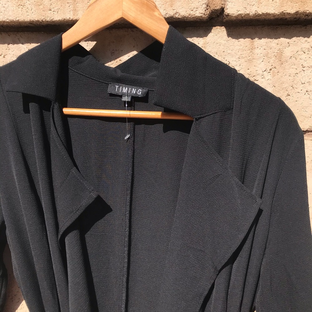 Lightweight breathable trench-like outerwear